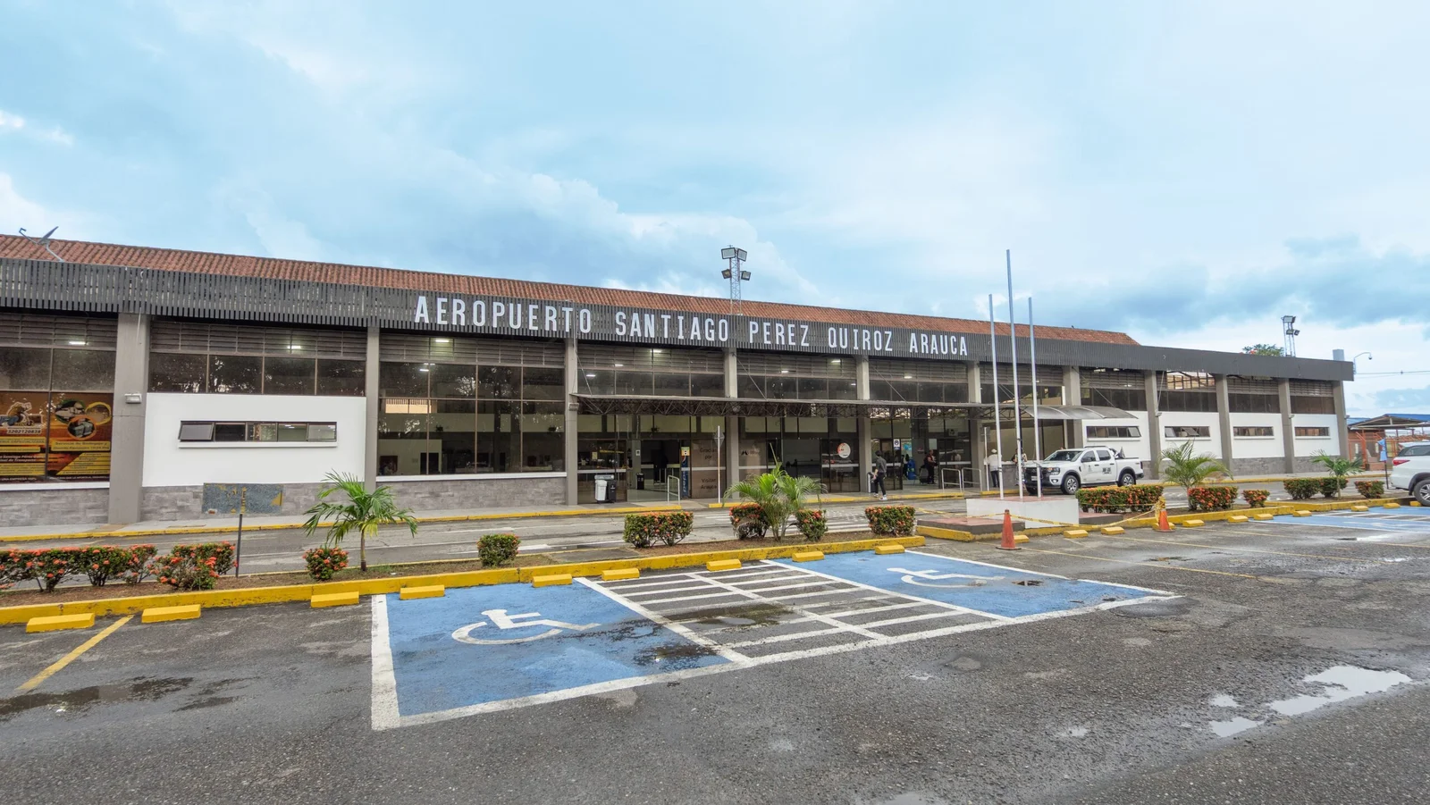 Iluminacion Aeropuerto Santiago Perez Quiroz