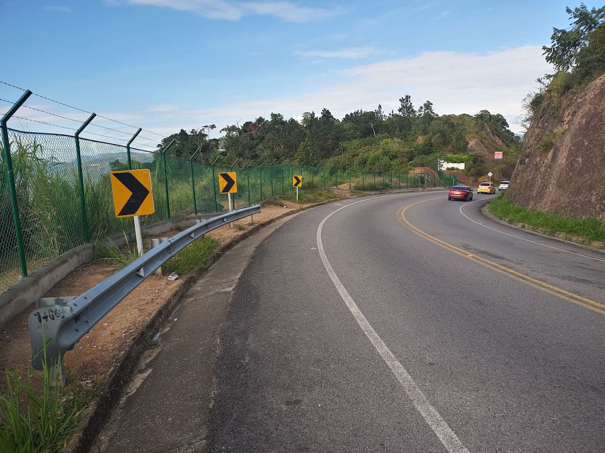 Cerramiento en malla galvanizada